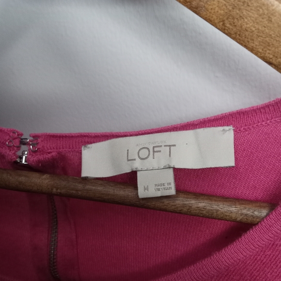 Women's fuschia top by Loft sz M - Picture 3 of 5
